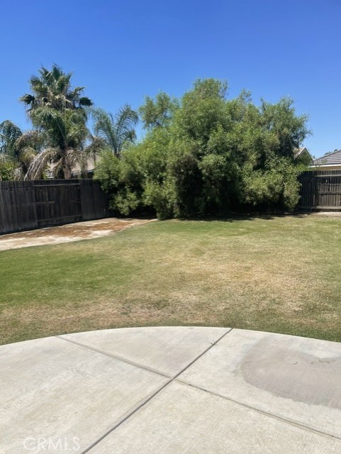 8011 Amber Creek Road Bakersfield, CA 93313 - Photo 8 of 8 Large backyard