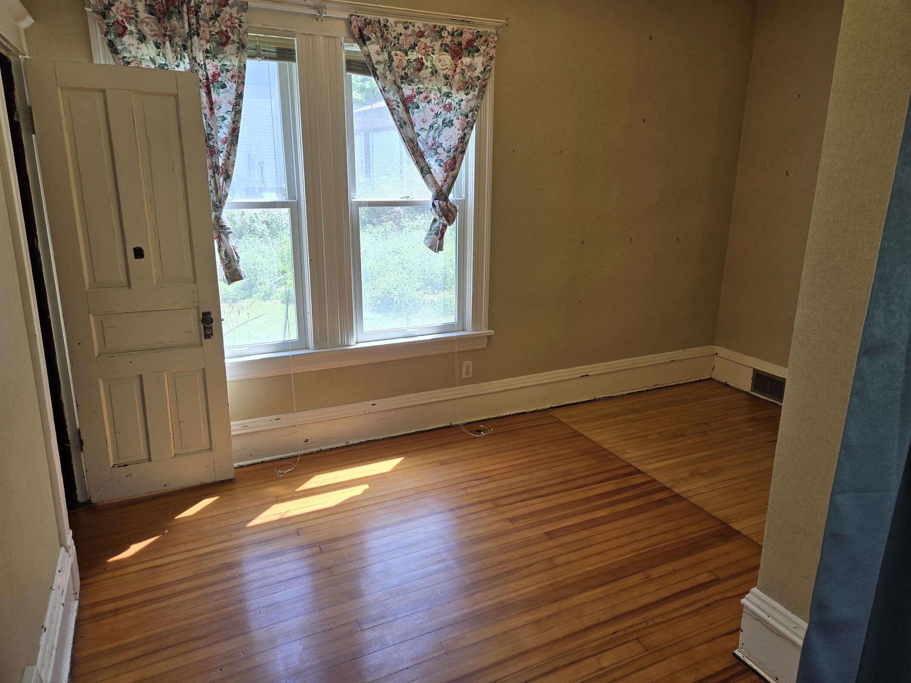 1724 Parmenter Street Middleton, WI 53562 - Photo 10 of 35