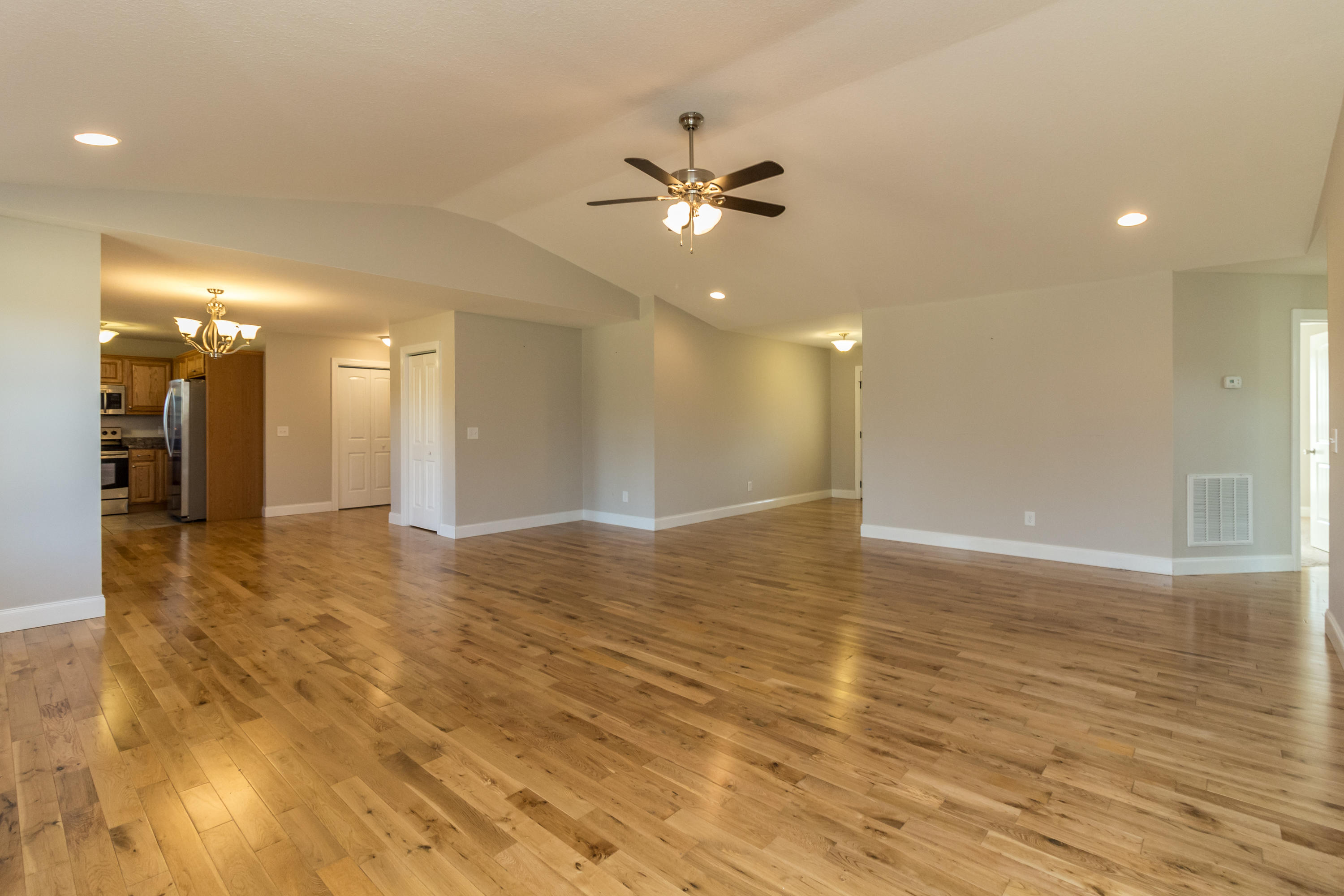 2465 Dry Valley Road Northeast Charleston, TN 37310 - Photo 3 of 27 living area