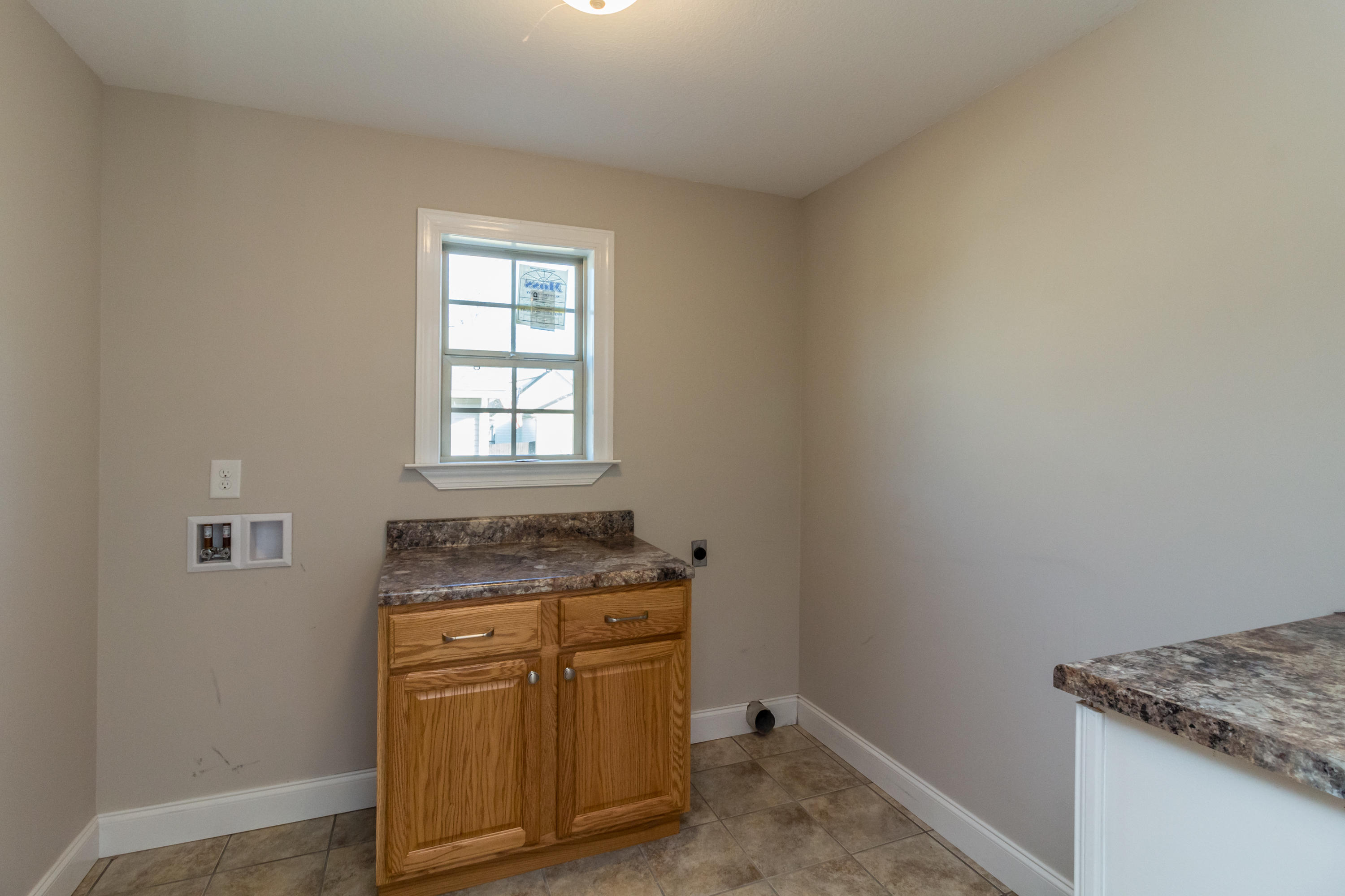 2465 Dry Valley Road Northeast Charleston, TN 37310 - Photo 22 of 27 laundry room