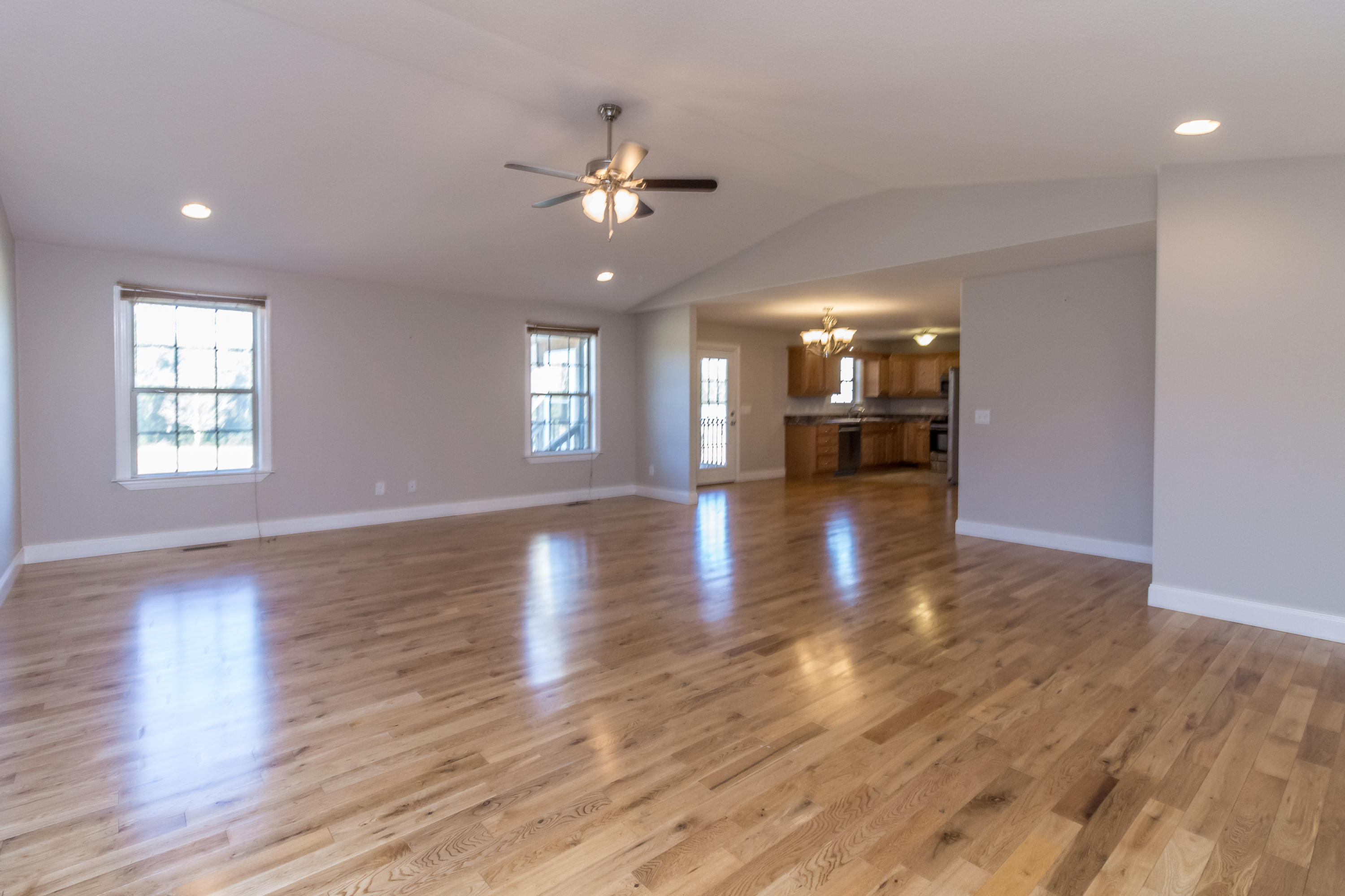 2465 Dry Valley Road Northeast Charleston, TN 37310 - Photo 4 of 27 living area