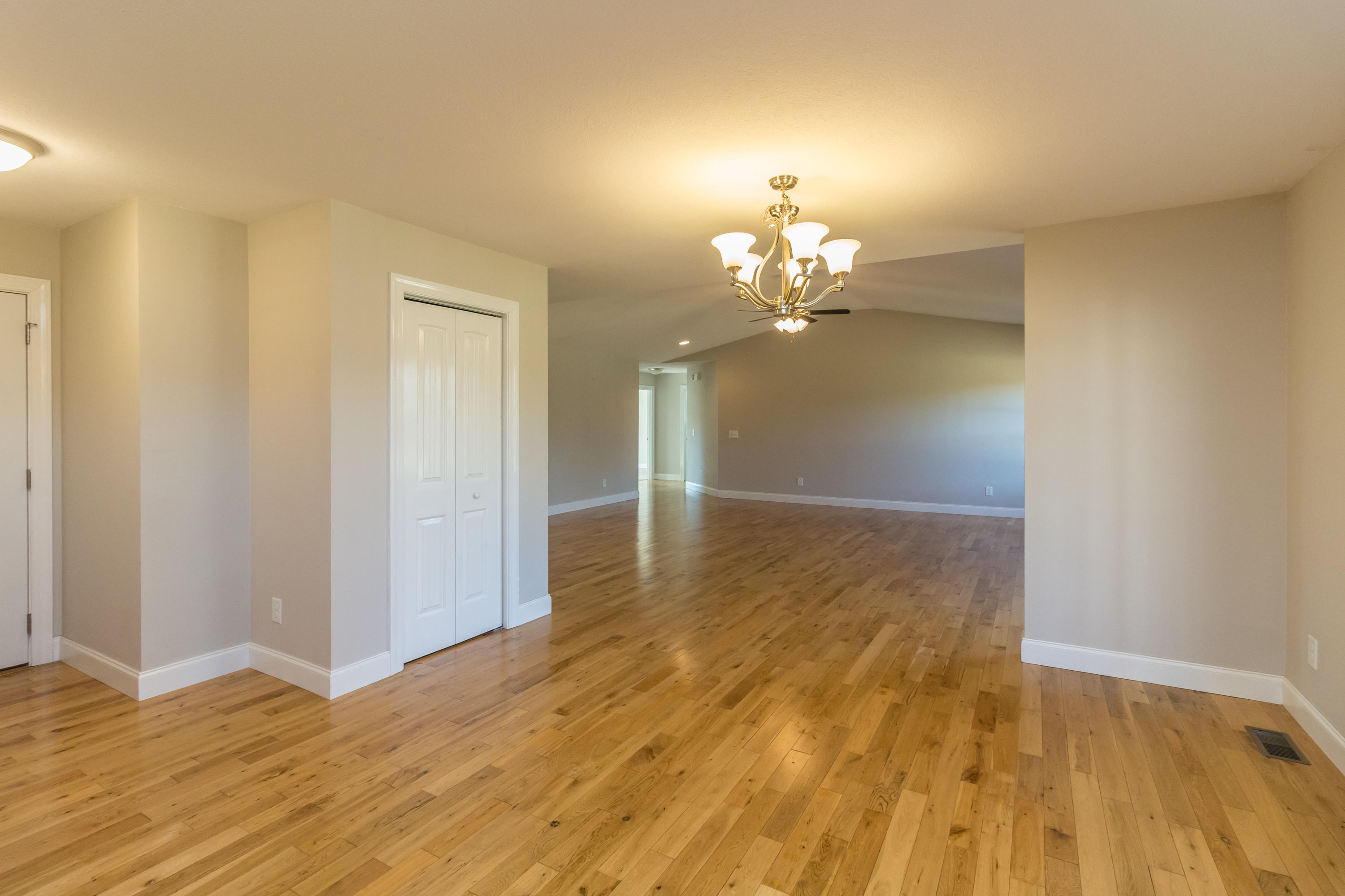 2465 Dry Valley Road Northeast Charleston, TN 37310 - Photo 6 of 27 dining