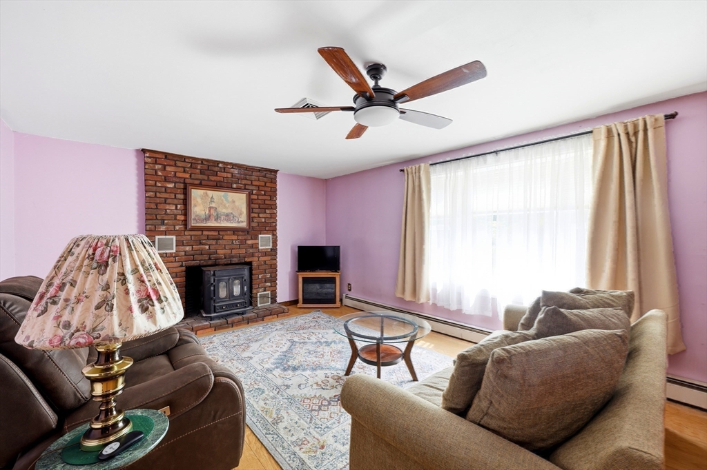 297 Montgomery Road Westfield, MA 01085 - Photo 5 of 41