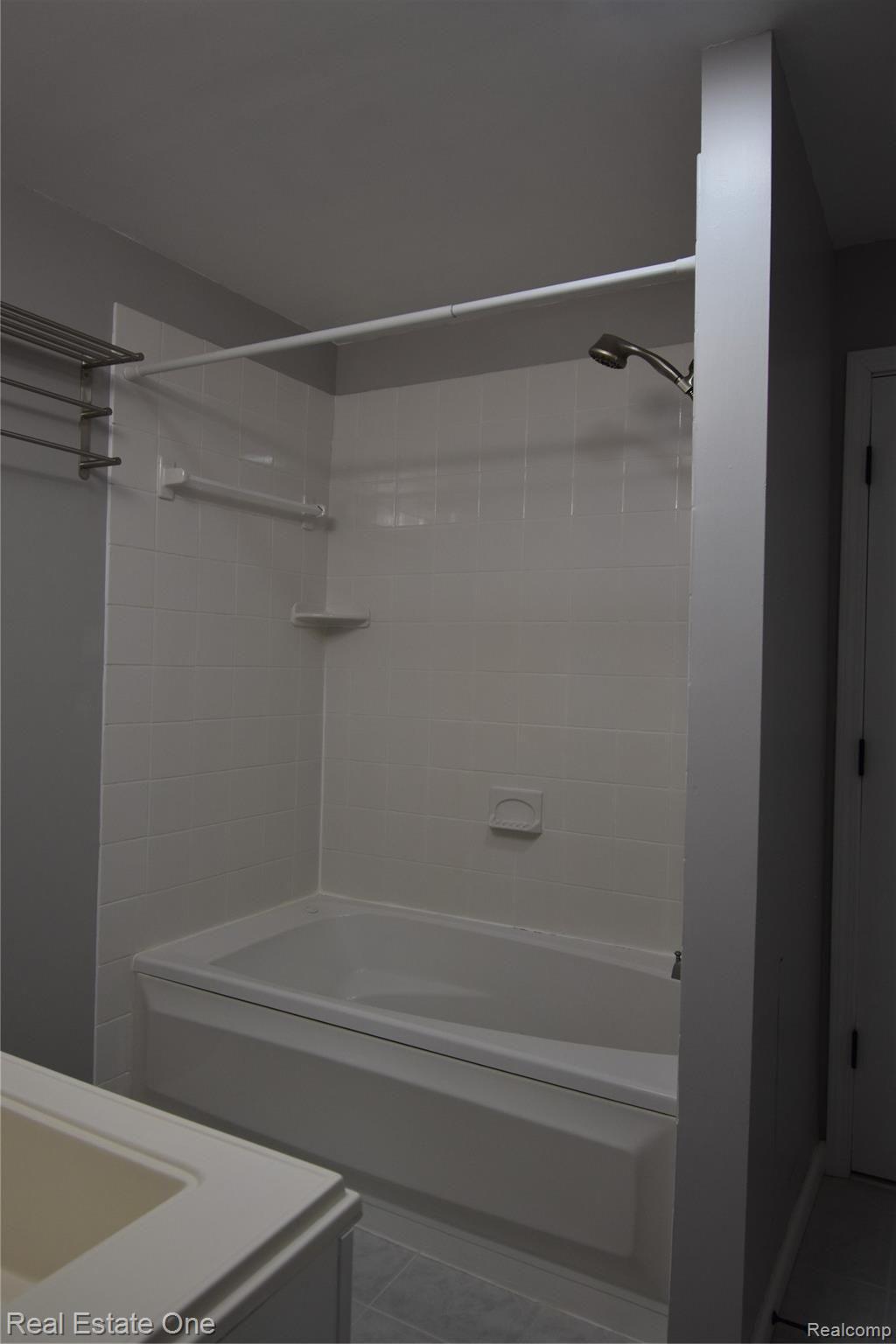 4195 Demode Road Holly, MI 48442 - Photo 31 of 58 Full Bath