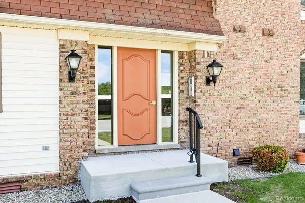 $114,900 | 1900 River Road, Unit 2, Marysville, MI 48040