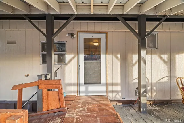 a view of an entryway of the house