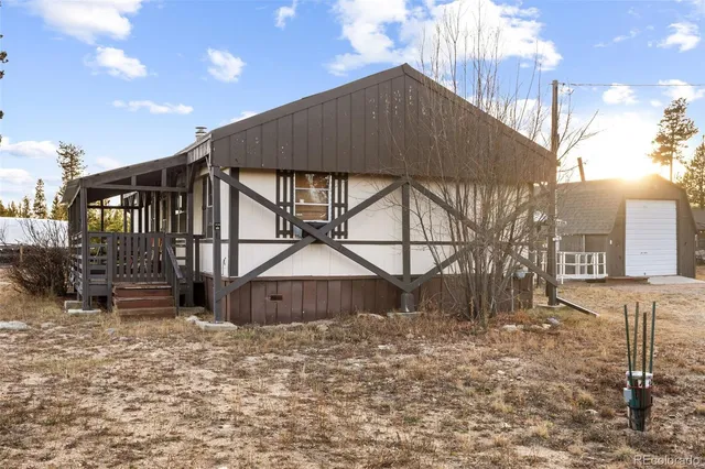 a house view with a outdoor space