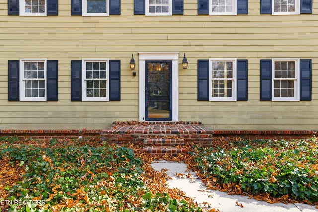 $600,000 | 11134 Crown Point Drive, Knoxville, TN 37934