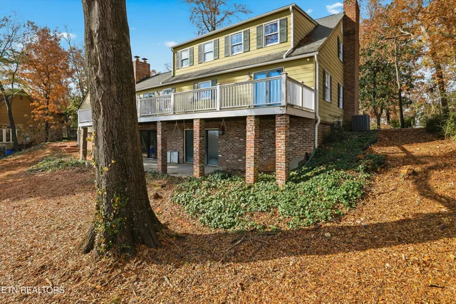 $600,000 | 11134 Crown Point Drive, Knoxville, TN 37934