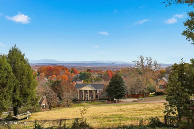 $600,000 | 11134 Crown Point Drive, Knoxville, TN 37934