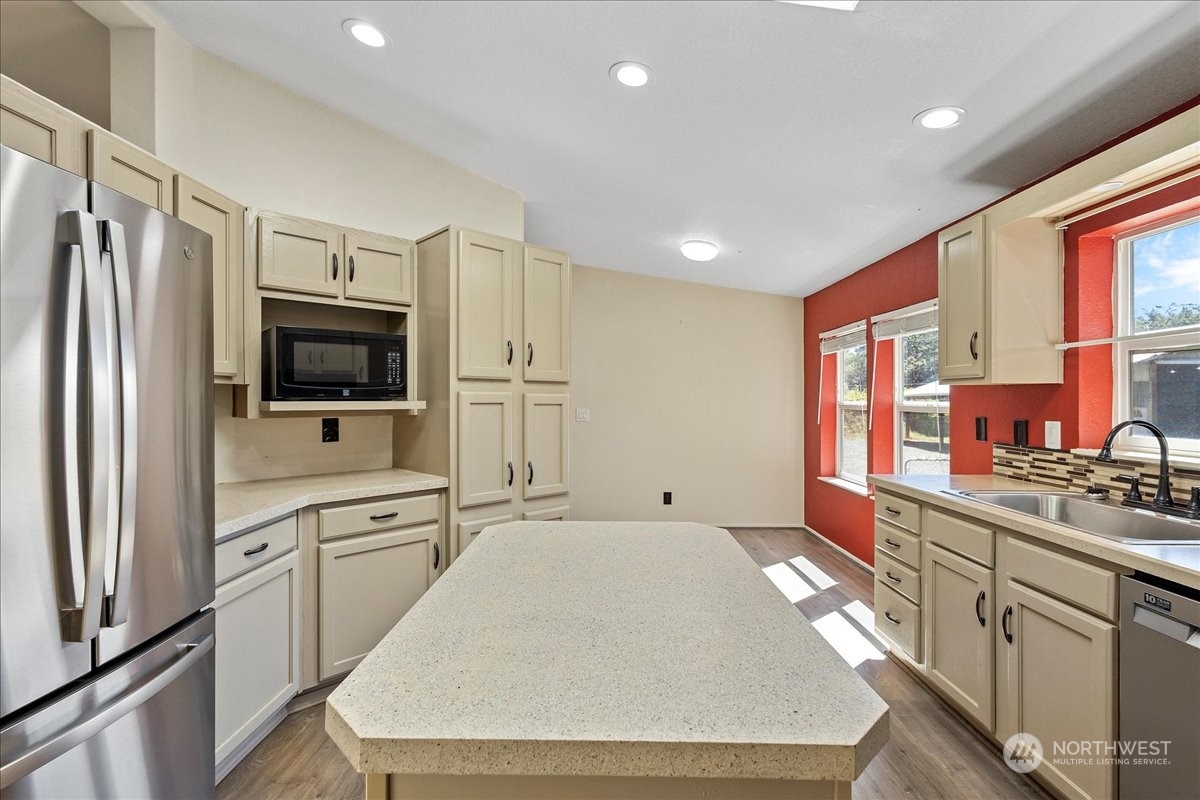 1393 Zylstra Road Oak Harbor, WA 98277 - Photo 11 of 35 Gallery Image 11