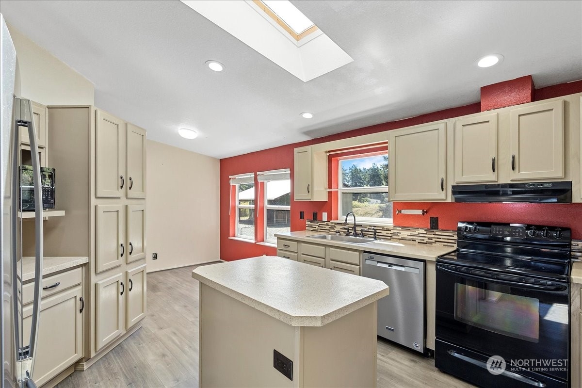 1393 Zylstra Road Oak Harbor, WA 98277 - Photo 10 of 35 Gallery Image 10