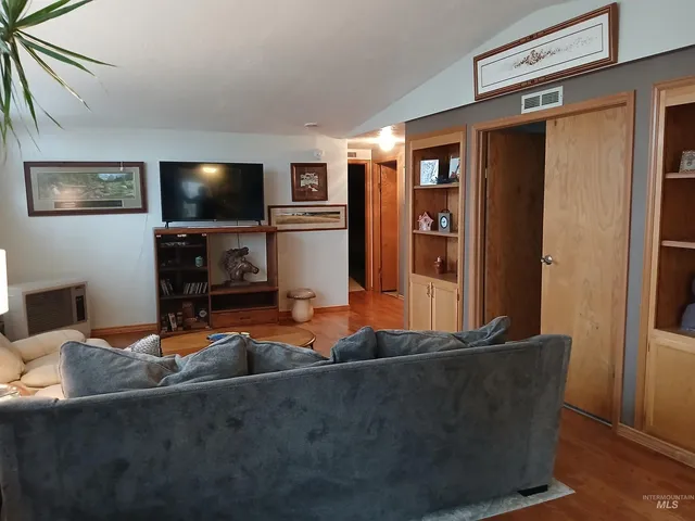 $319,000 | 3490 Highway 6, Princeton, ID 83857