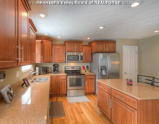 46 Boston Cmns Winfield, WV 25213 - Photo 4 of 16 Kitchen.