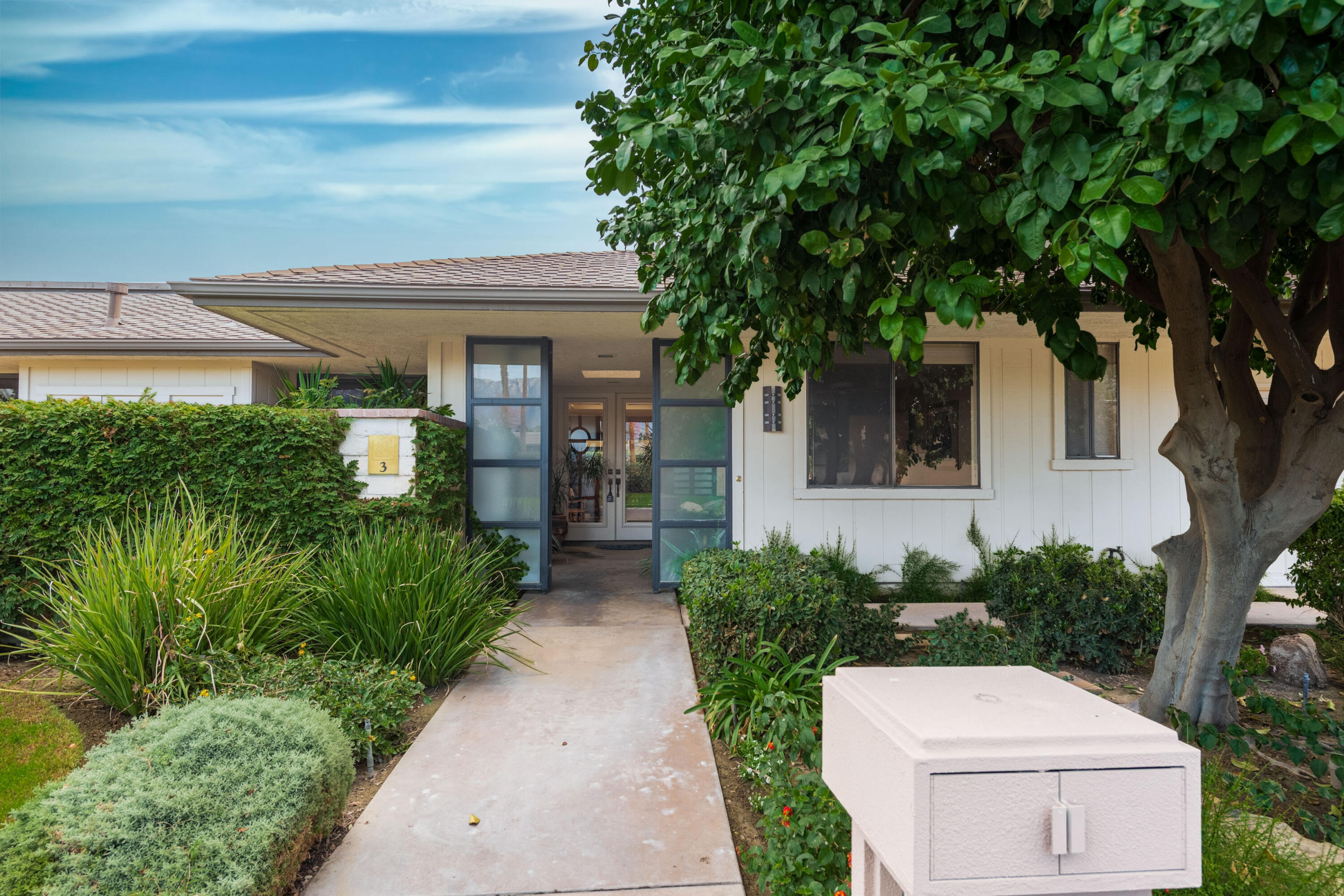 3 Cornell Drive Rancho Mirage, CA 92270 - Photo 4 of 46 a view of a back yard of the house