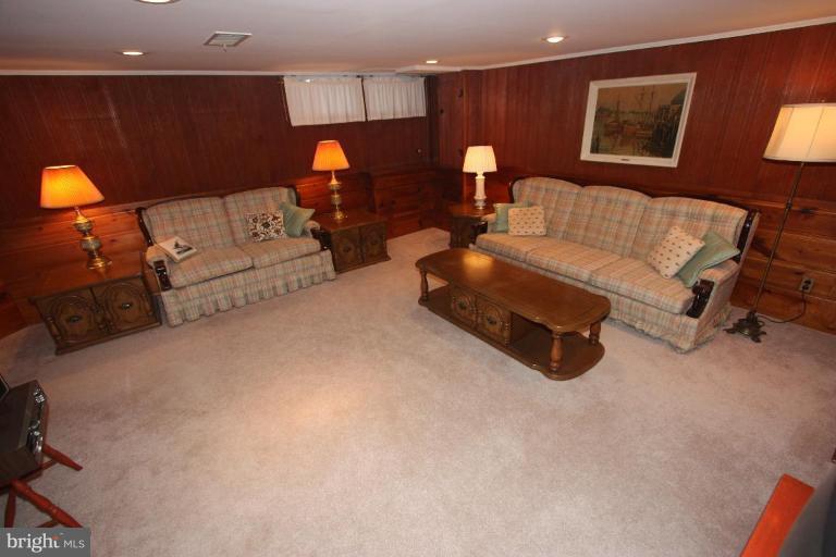 1914 Edgewood Road Parkville, MD 21286 - Photo 11 of 30 COZY, COZY, COZY ... WITH RECESSED LIGHTING!