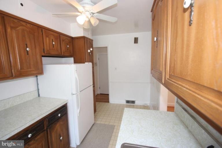 1914 Edgewood Road Parkville, MD 21286 - Photo 3 of 30 CEILING FAN / LIGHT ... VERY EFFICIENT WORKSPACE