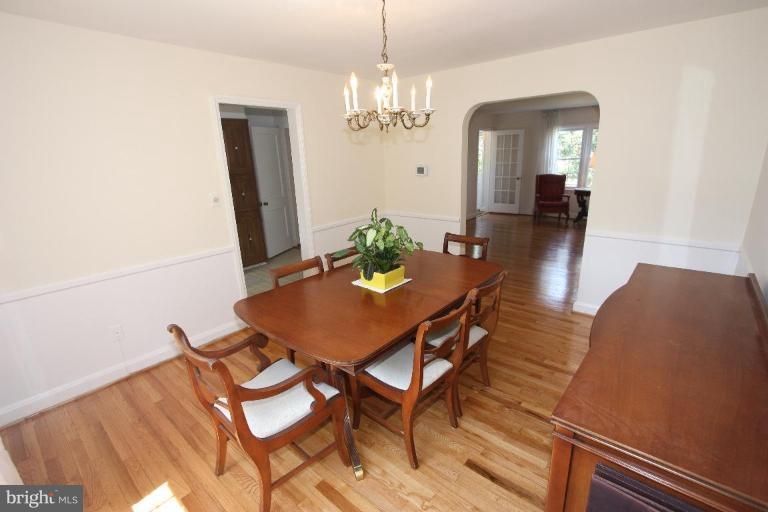 1914 Edgewood Road Parkville, MD 21286 - Photo 9 of 30 CHAIR RAIL ALL AROUND!