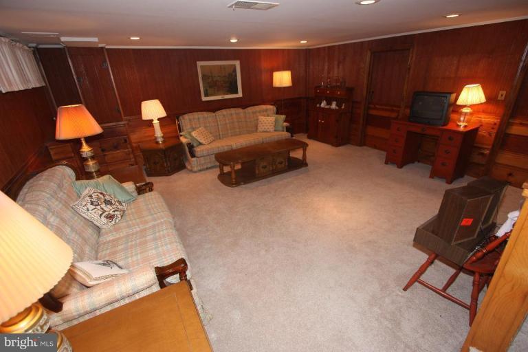 1914 Edgewood Road Parkville, MD 21286 - Photo 10 of 30 HUGE FAMILY ROOM ... NEWLY CARPETED!