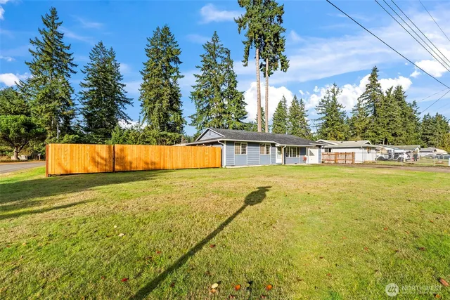 a view of an outdoor space