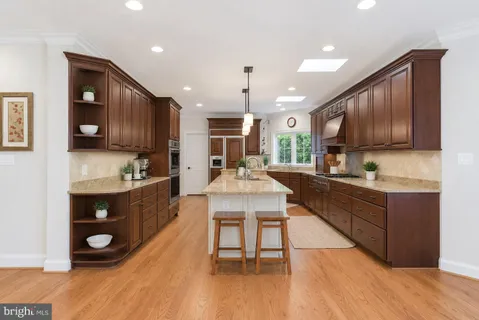 $2,100,000 | 5601 Vernon Place, Bethesda, MD 20817