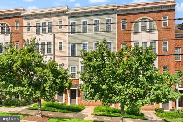 $389,990 | 242 North Summit Avenue, Unit 21, Gaithersburg, MD 20877