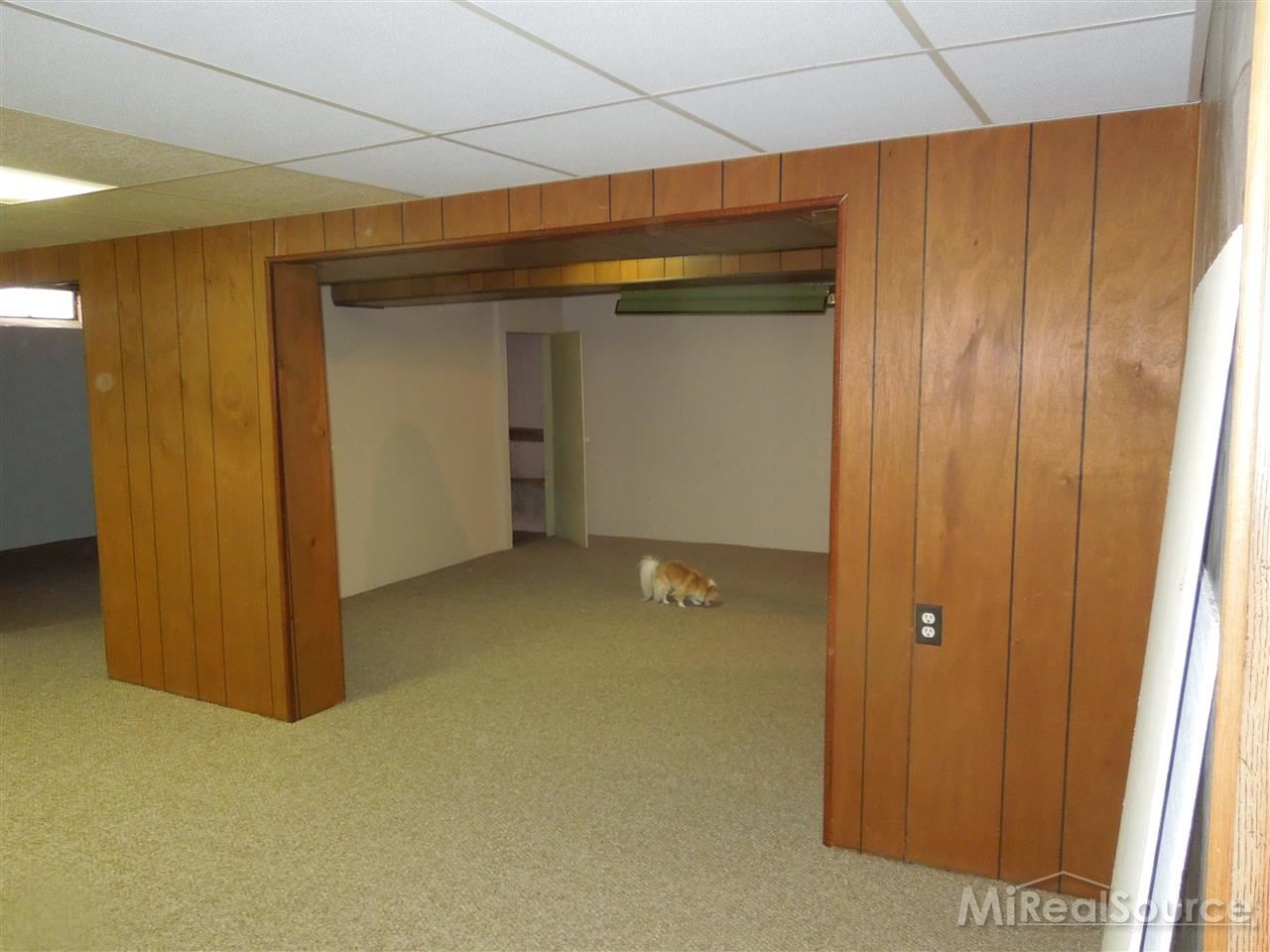4747 13 Mile Road Warren, MI 48092 - Photo 14 of 19 31174692-13.JPG