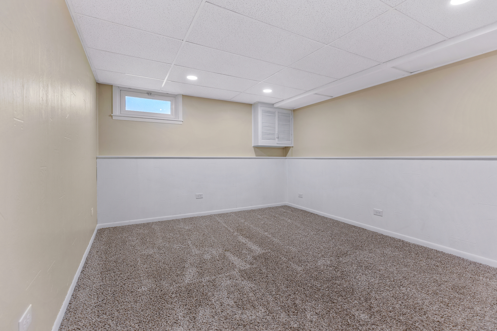 32 Jayne Street Algonquin, IL 60102 - Photo 13 of 22 a view of an empty room