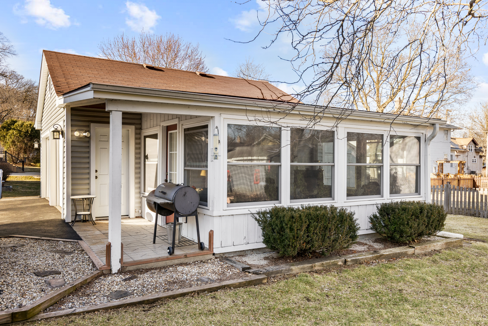 32 Jayne Street Algonquin, IL 60102 - Photo 20 of 22 a front view of a house with garden