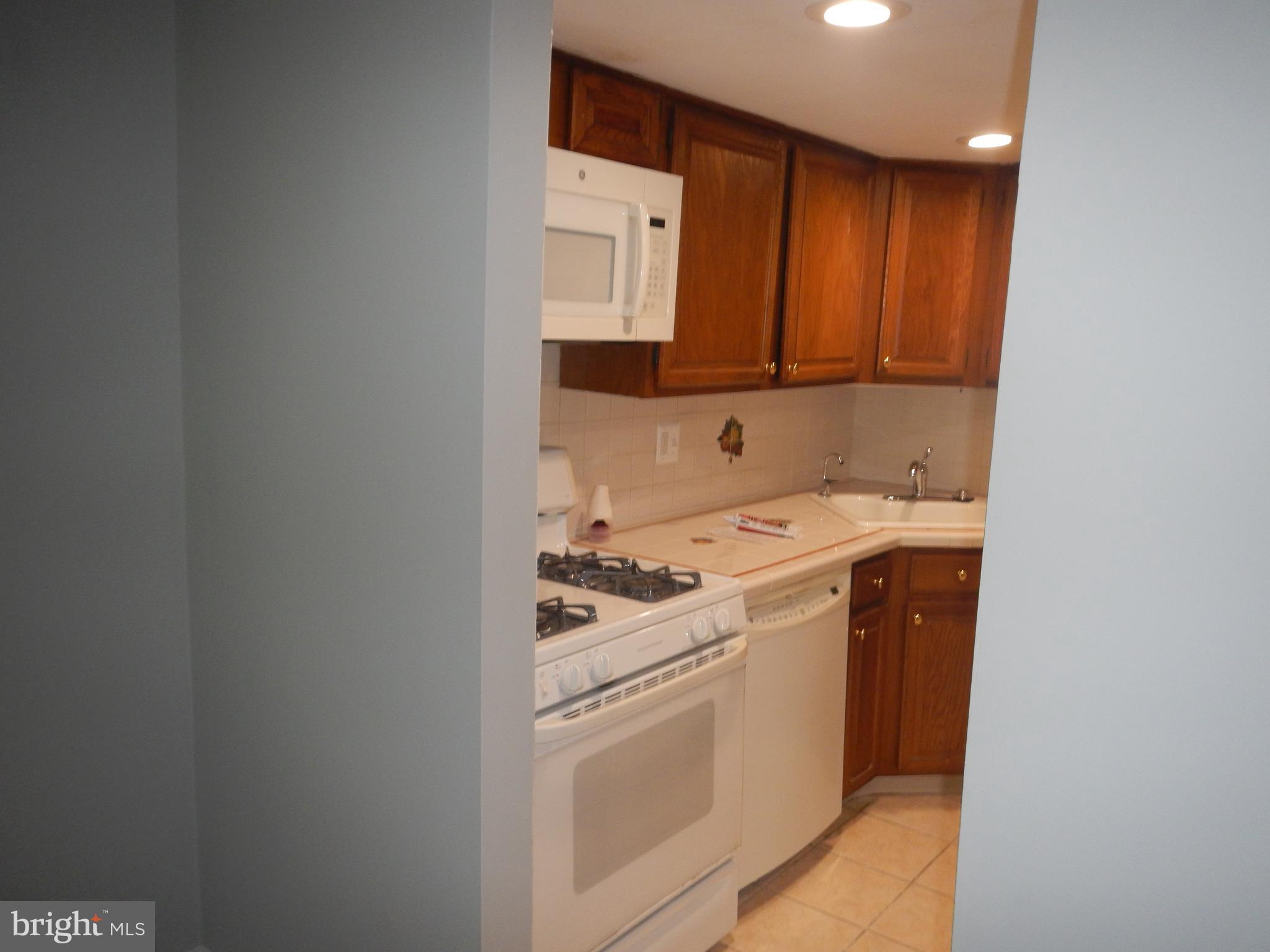 1529 Northgate Square, Unit 1B Reston, VA 20190 - Photo 3 of 18 Gallery Image 3