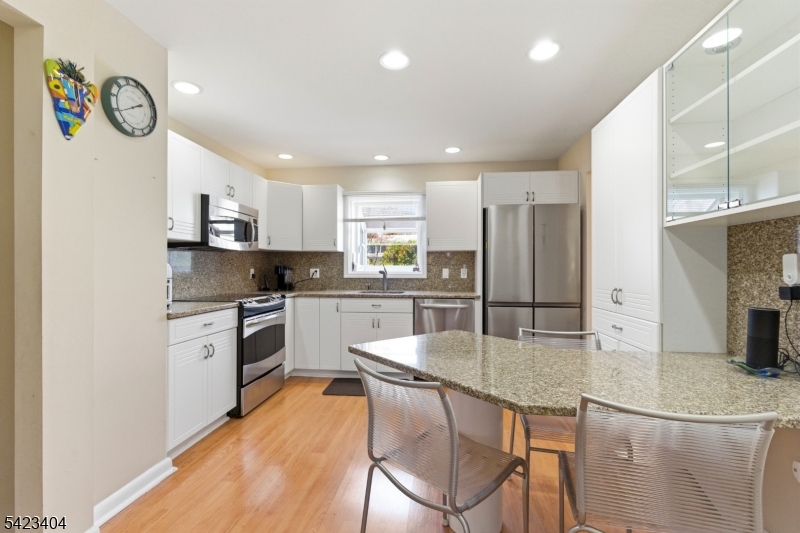 5 Hastings Road Morris Plains, NJ 07950 - Photo 11 of 37