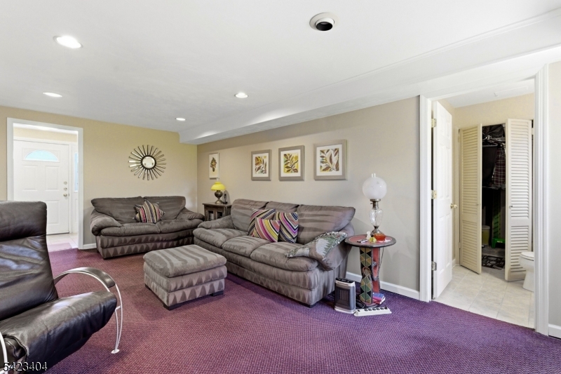 5 Hastings Road Morris Plains, NJ 07950 - Photo 8 of 37