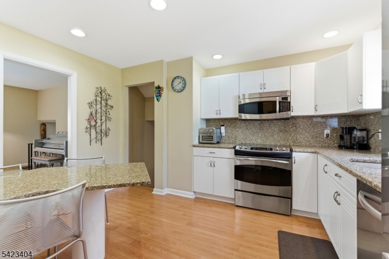 5 Hastings Road Morris Plains, NJ 07950 - Photo 10 of 37