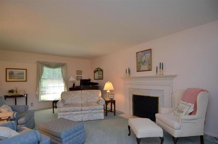 3085 Montavesta Road Lexington, KY 40502 - Photo 18 of 48 The formal living room