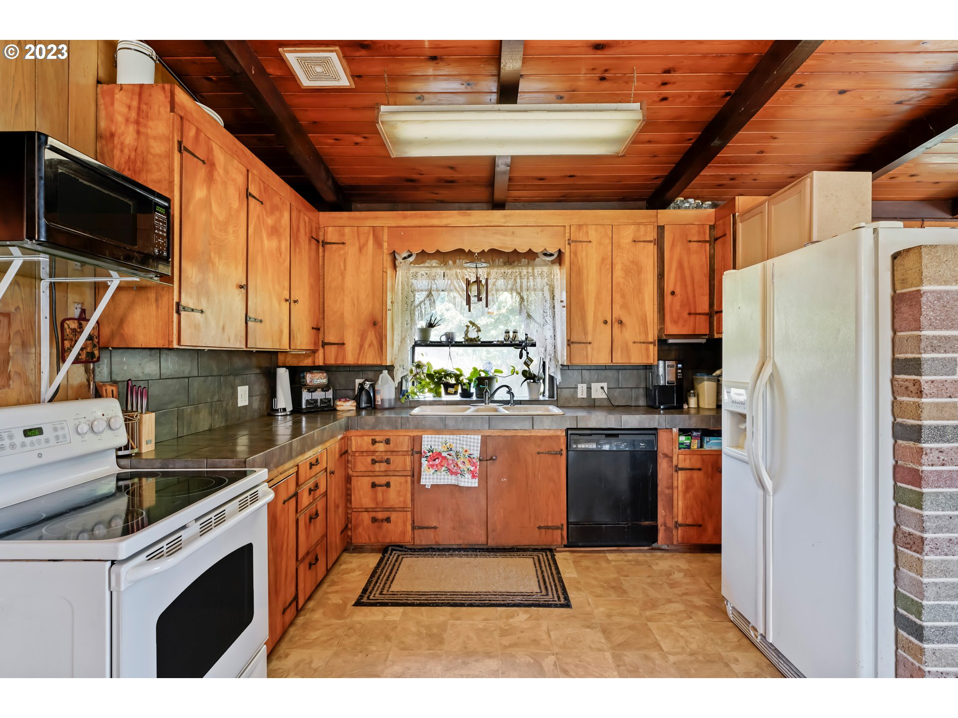 79697 Delight Valley School Road Cottage Grove, OR 97424 - Photo 8 of 25 Kitchen