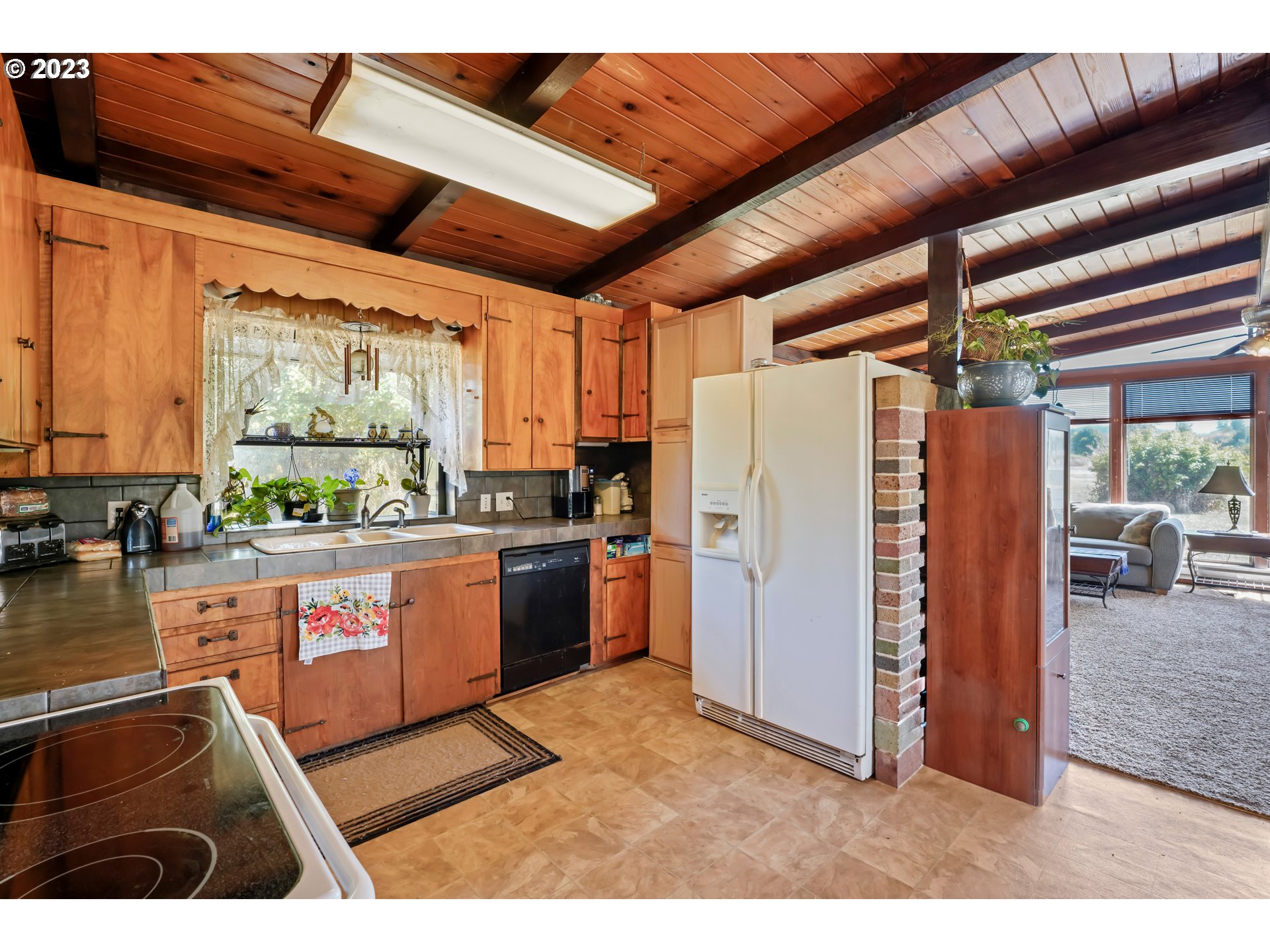 79697 Delight Valley School Road Cottage Grove, OR 97424 - Photo 9 of 25 Kitchen