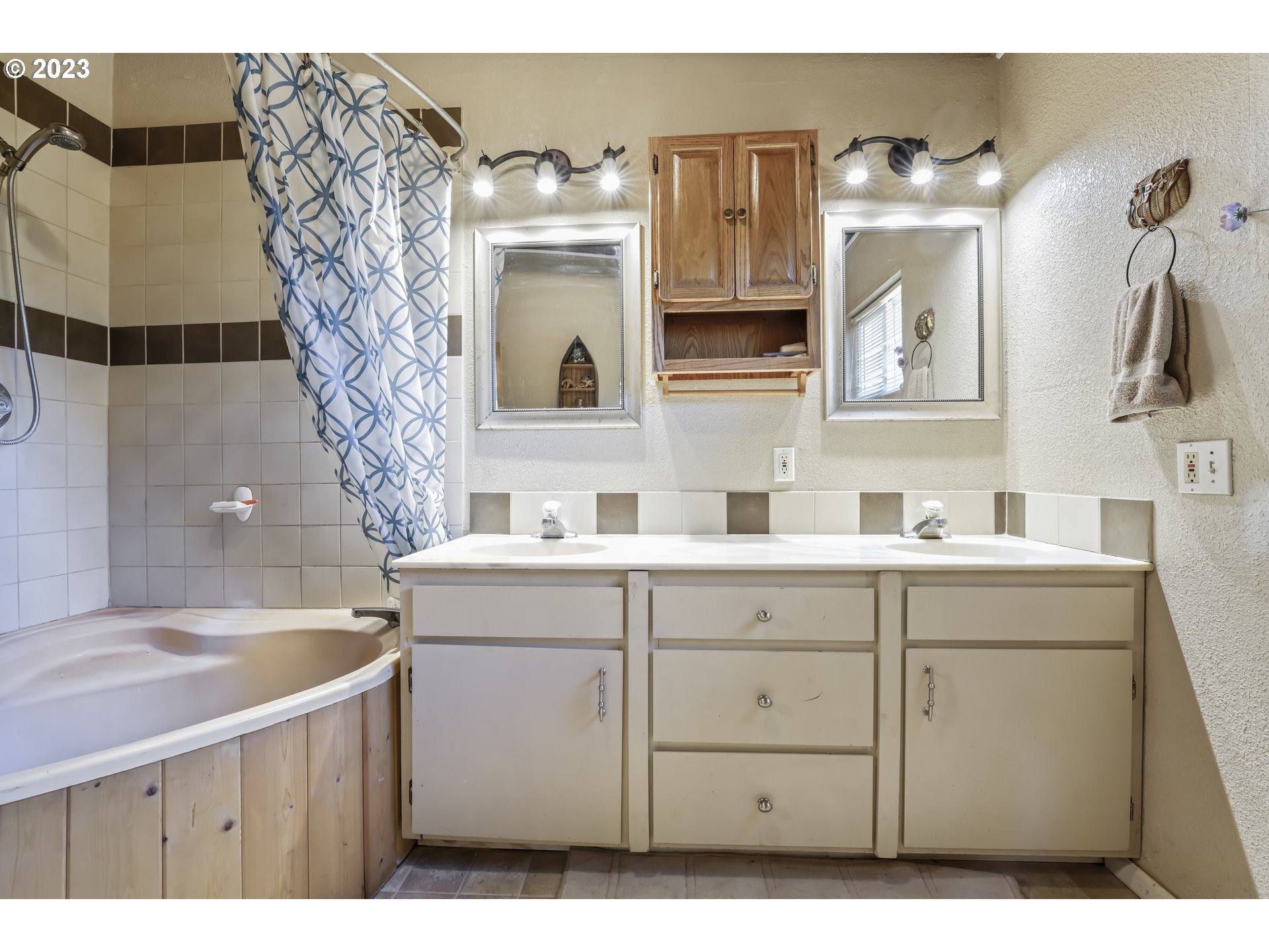 79697 Delight Valley School Road Cottage Grove, OR 97424 - Photo 10 of 25 Bathroom