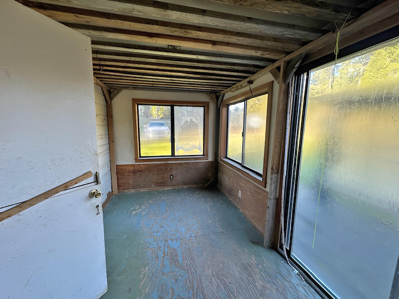 1489 Lower South Fork Road Hyampom, CA 96046 - Photo 14 of 22 a view of an empty room with a window