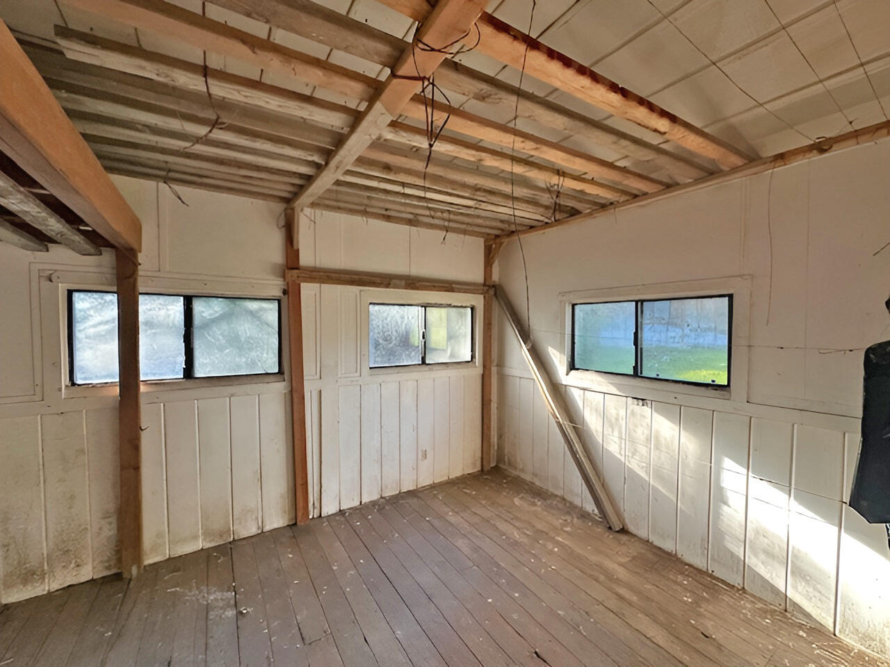 1489 Lower South Fork Road Hyampom, CA 96046 - Photo 9 of 22 a view of entryway