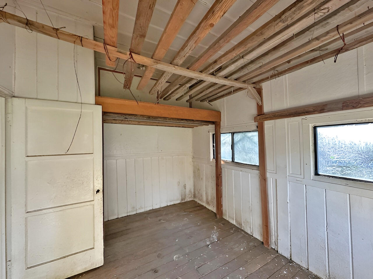 1489 Lower South Fork Road Hyampom, CA 96046 - Photo 10 of 22 a view of empty room with windows