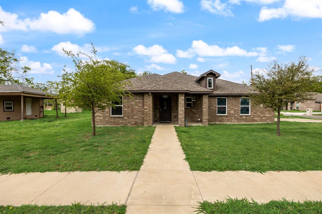 600 St Luke Street Terrell, TX 75160 - Photo 4 of 21 a front view of a house with a yard