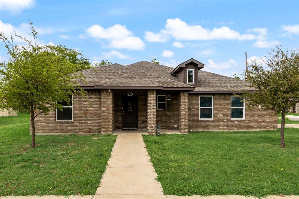 600 St Luke Street Terrell, TX 75160 - Photo 5 of 21 a front view of a house with garden