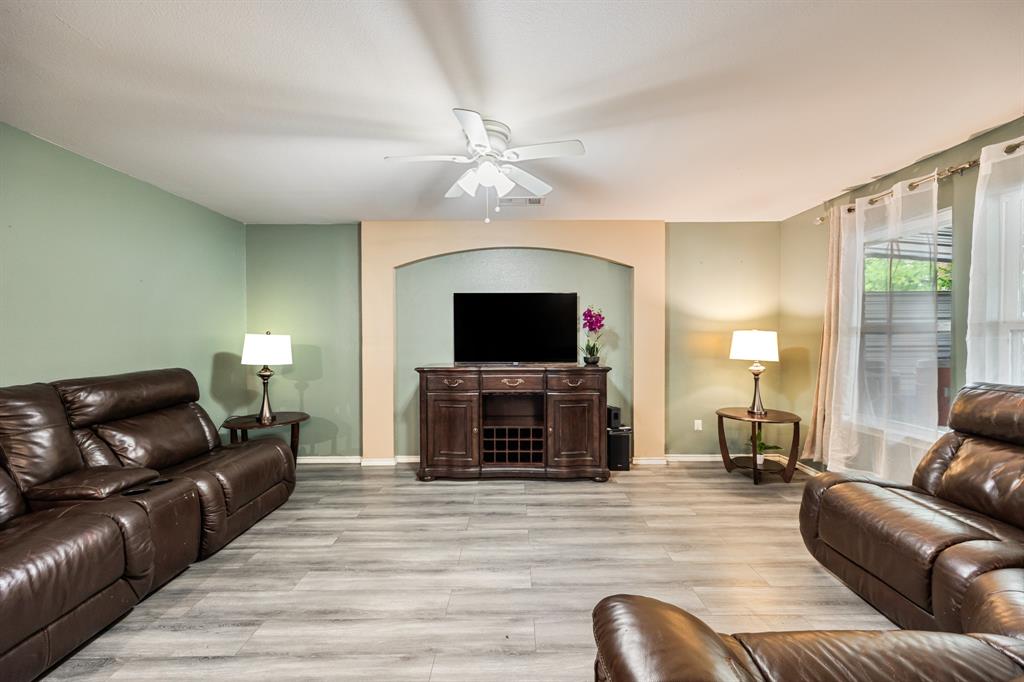 600 St Luke Street Terrell, TX 75160 - Photo 7 of 21 a living room with furniture and a flat screen tv