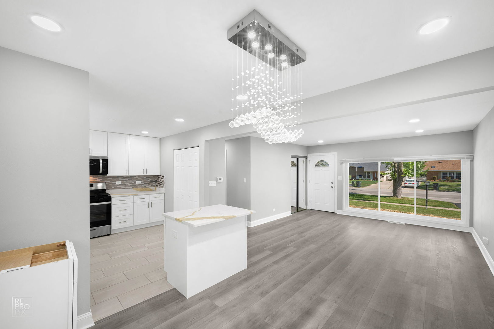 225 Bode Road Hoffman Estates, IL 60169 - Photo 5 of 10