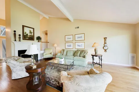 $1,095,000 | 107 Briarwood Lane, Oak Brook, IL 60523