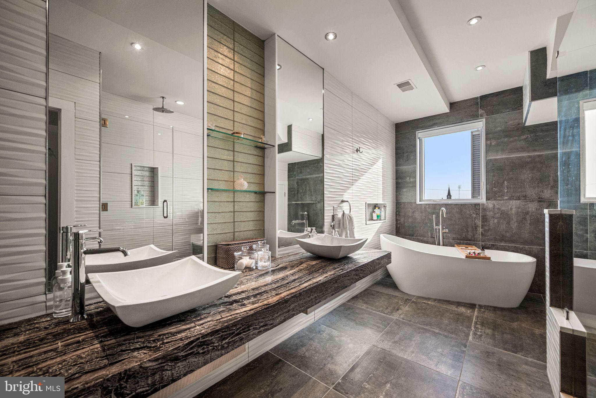 1816 Gerritt Street Philadelphia, PA 19146 - Photo 20 of 33 Primary Bathroom