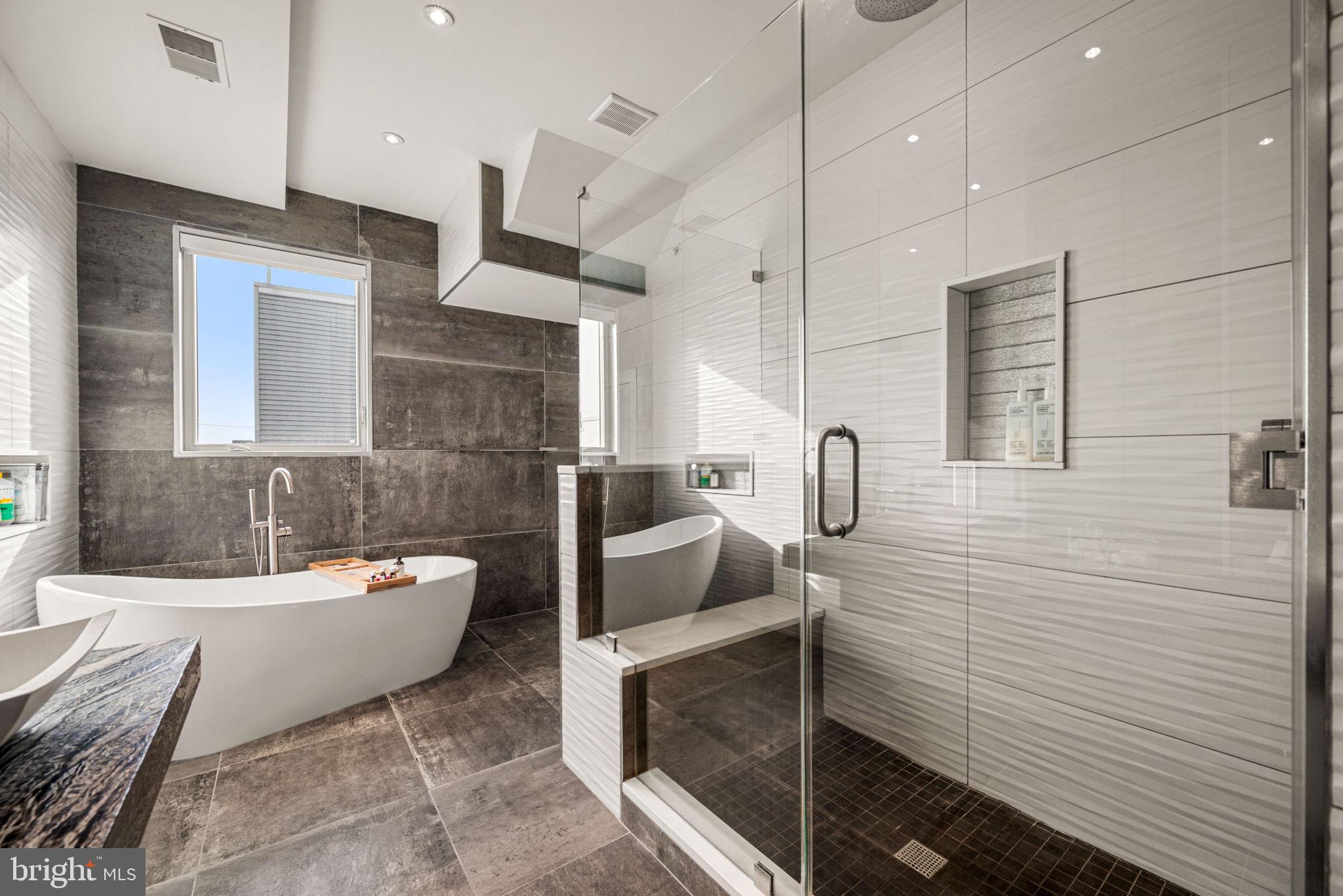 1816 Gerritt Street Philadelphia, PA 19146 - Photo 21 of 33 Primary Bathroom