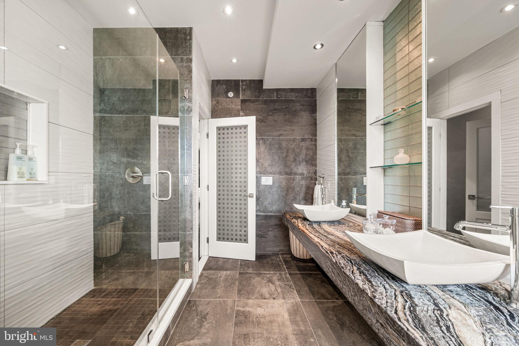 1816 Gerritt Street Philadelphia, PA 19146 - Photo 23 of 33 Primary Bathroom