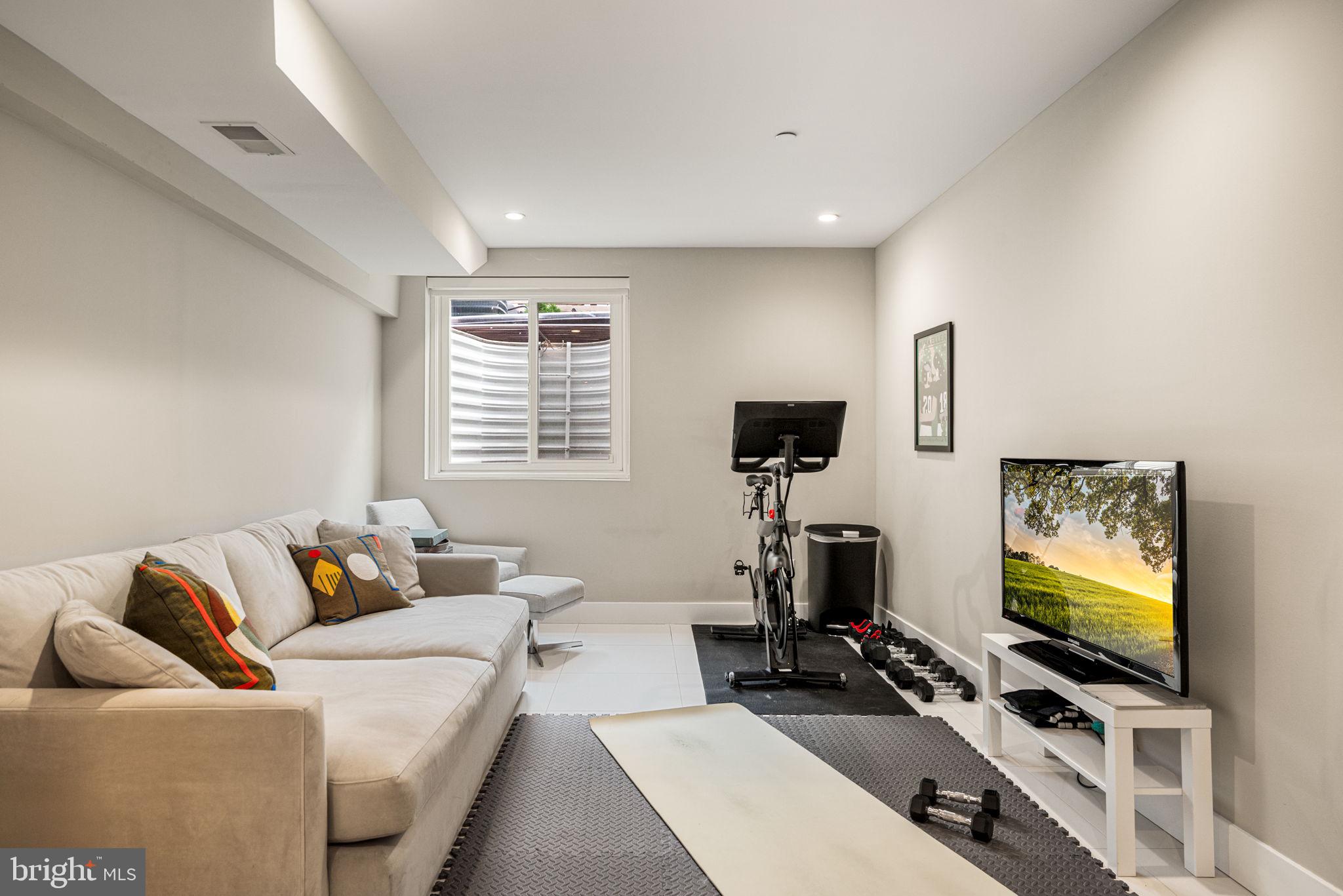 1816 Gerritt Street Philadelphia, PA 19146 - Photo 25 of 33 Finished Basement