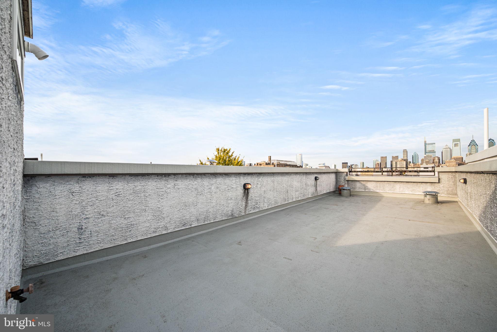 1816 Gerritt Street Philadelphia, PA 19146 - Photo 30 of 33 Roof deck